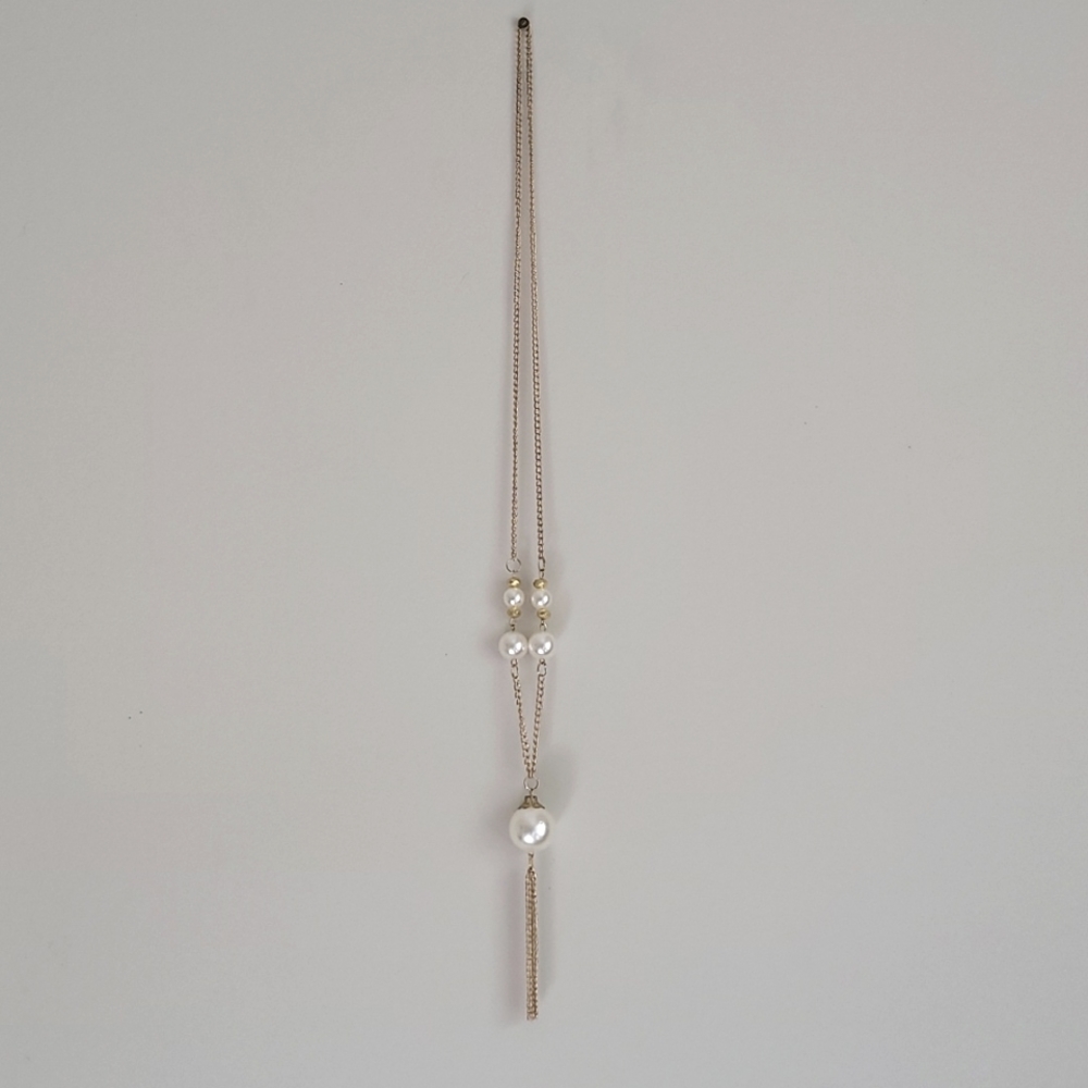 Faux gold and pearl necklace